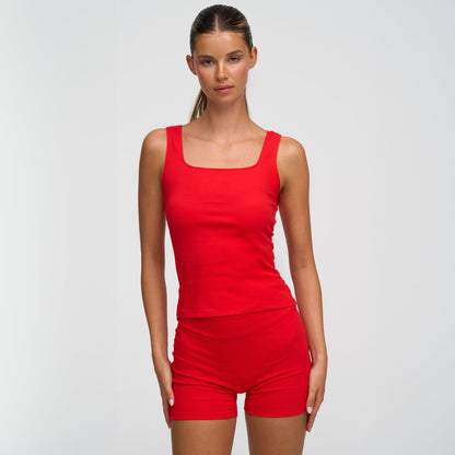 <div>Das Model ist 1,76m groß</div><span></span><div>und trägt Größe M</div>